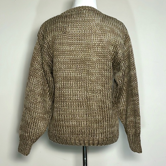 Cristina’s Women’s Tan & White Snowflake Long Sleeve Knit Sweater Size Medium - Picture 5 of 6